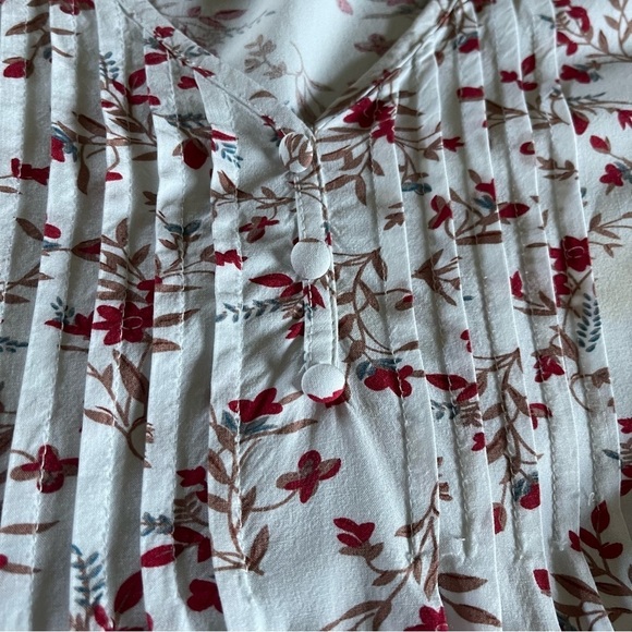 Fun2Fun floral cap sleeve blouse from Stitchfix size XXL runs small - Picture 7 of 7
